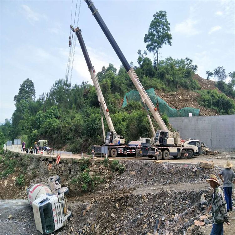 温州汽车掉沟里叫吊车救援要多少钱